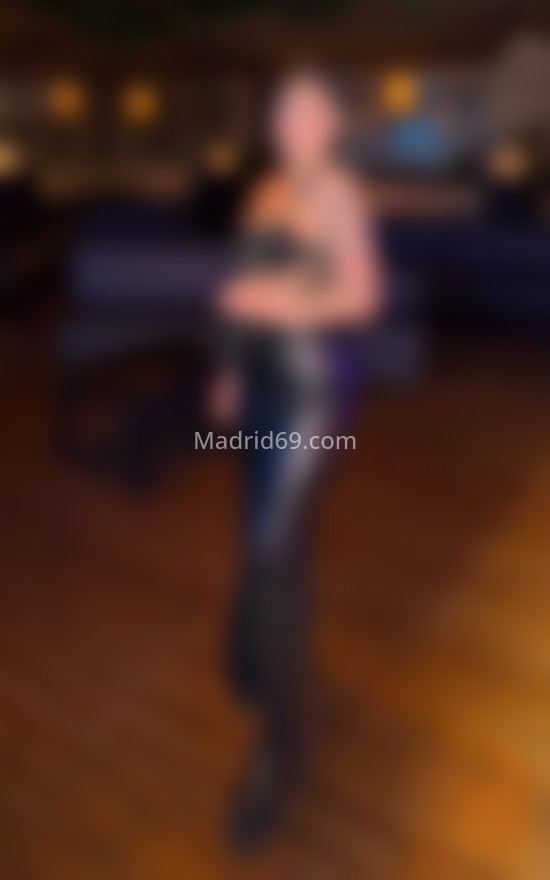 Andrea, colombiana 21 años. 642211952. Citas en MADRID, MADRID. www.madrid69.com.