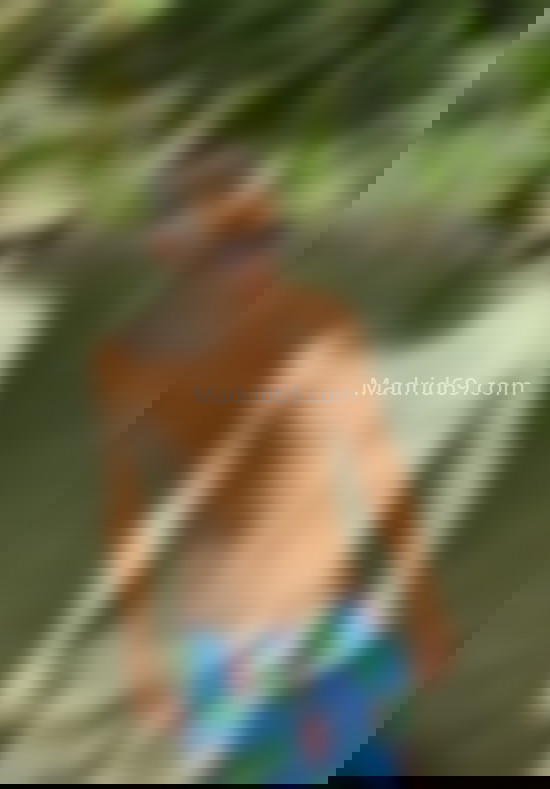 Joven latino en la ciudad. 674686162. Citas en MADRID, MADRID. www.madrid69.com.