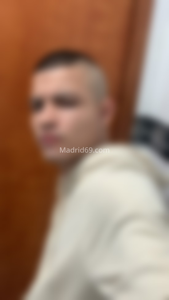 Joven latino en la ciudad. 674686162. Citas en MADRID, MADRID. www.madrid69.com.