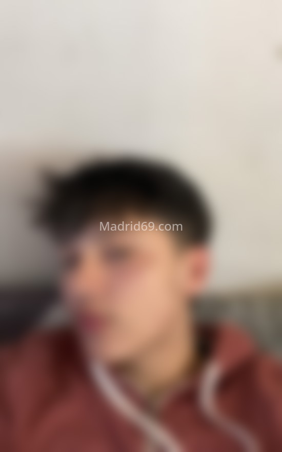 Cris, latino 19 años . 643176930. Citas en MADRID, MADRID. www.madrid69.com.