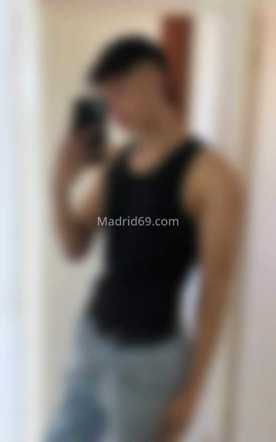 Cris, latino 19 años . 643176930. Citas en MADRID, MADRID. www.madrid69.com.