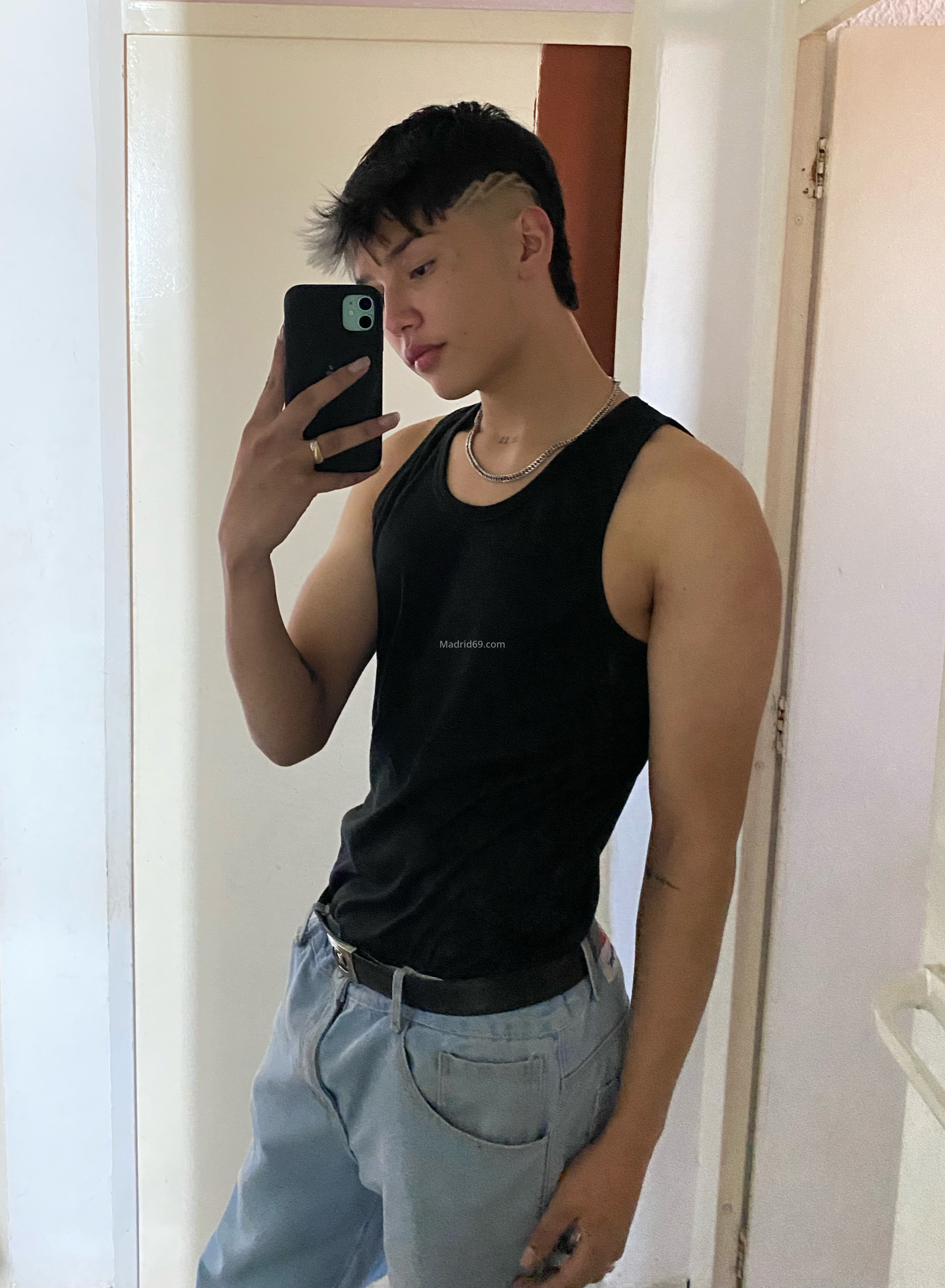 Cris, latino 19 años . 643176930. Citas en MADRID, MADRID. www.madrid69.com.