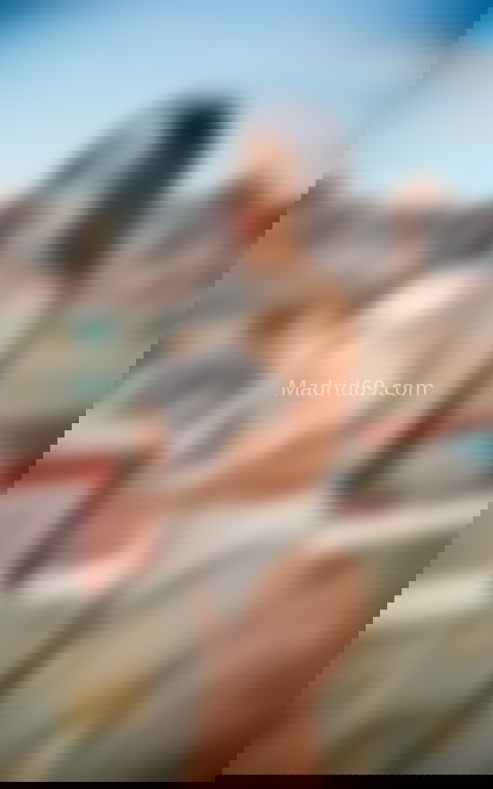 Esmeralda, joven estudiante  . 637533069. Citas en MADRID, MADRID. www.madrid69.com.