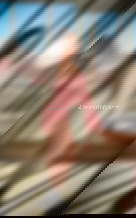 Esmeralda, joven estudiante  . 637533069. Citas en MADRID, MADRID. www.madrid69.com.