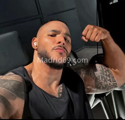 Alex, guapete, tatuado y musculado . 614383824. Citas en MADRID, MADRID. www.madrid69.com.